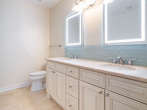 4th image of 1322 S Prairie Ave Unit 304