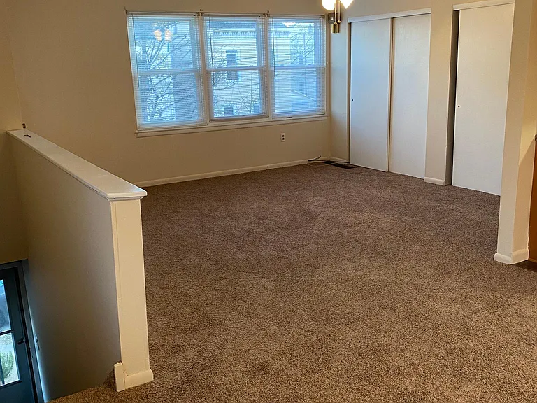 526 Green Ln — Photo 4