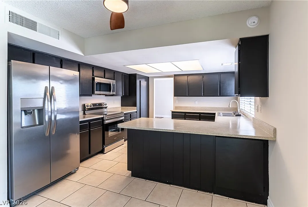 4 bed, 2.5 bath, 2438 sqft, $2,695 — Photo 4