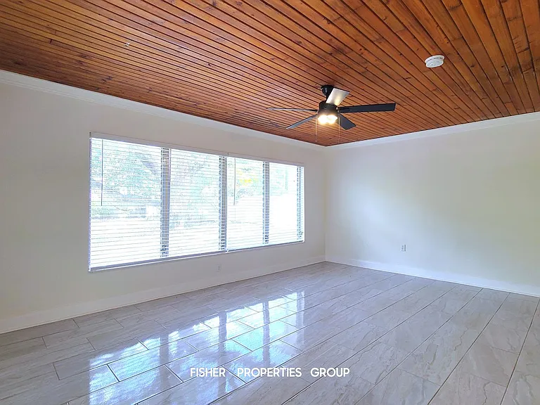 621 Riviera Dr — Photo 18