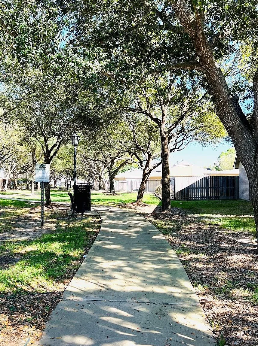 5 bed, 2.5 bath, 3072 sqft, $3,600 — Photo 3