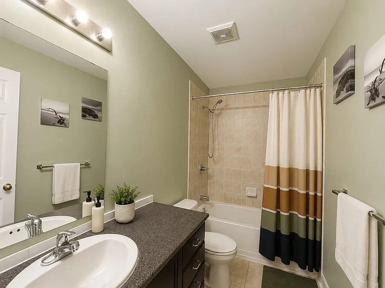 1622 Henri Lauzon St — Photo 10