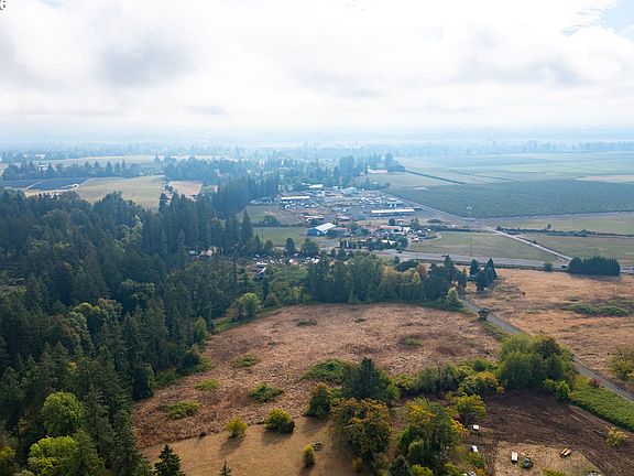 3rd image of 6641 N Highway 99w