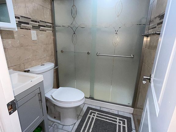 5th image of 2334 Mickle Ave #2