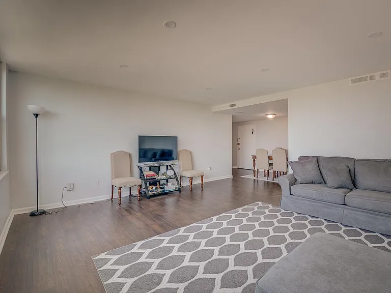 4600 Duke St #1205 — Photo 9