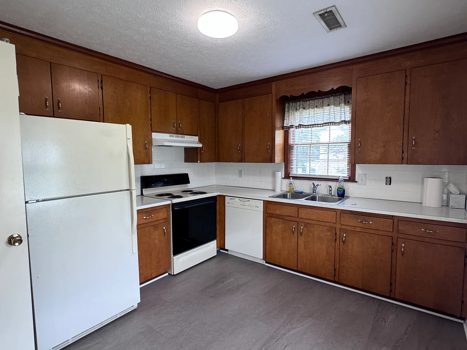 2 bed, 977 sqft, $925 — Photo 1