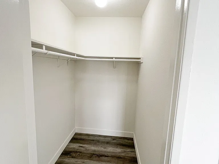 20954 Vanowen St — Photo 14