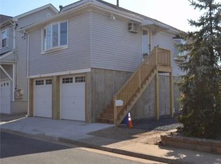 172 Sportsmans Ave, Freeport, NY 11520