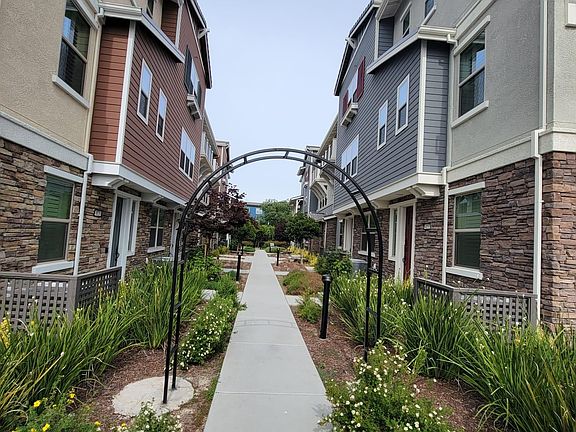 Entrance to Scottfield