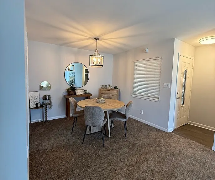 Royal Arms of Green Hills — Photo 42