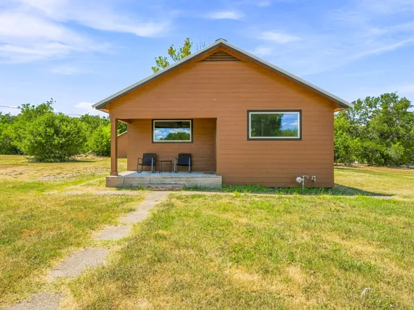 640 S Preston St, De Leon, TX 76444