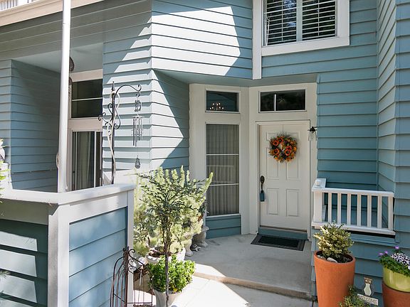 3rd image of 733 Balfe St