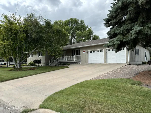 801 Code Ave S, Park River, ND 58270