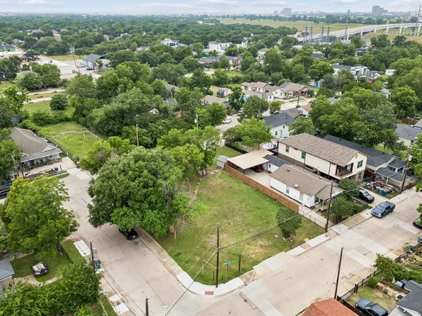 3305 Brantley St, Dallas, TX 75212