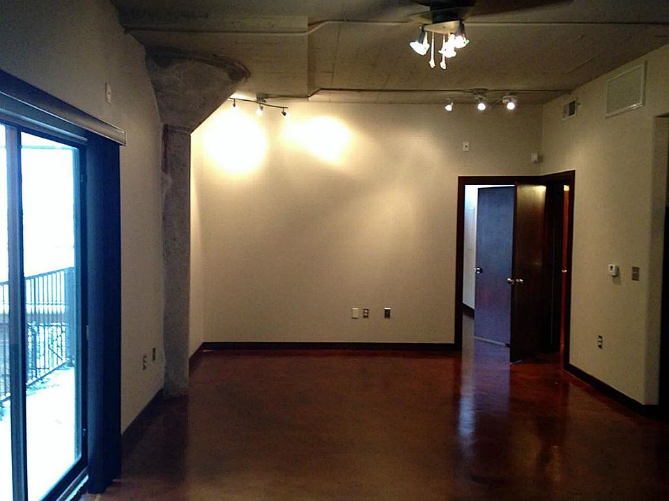 1st image of 2205 McKinney St APT 408