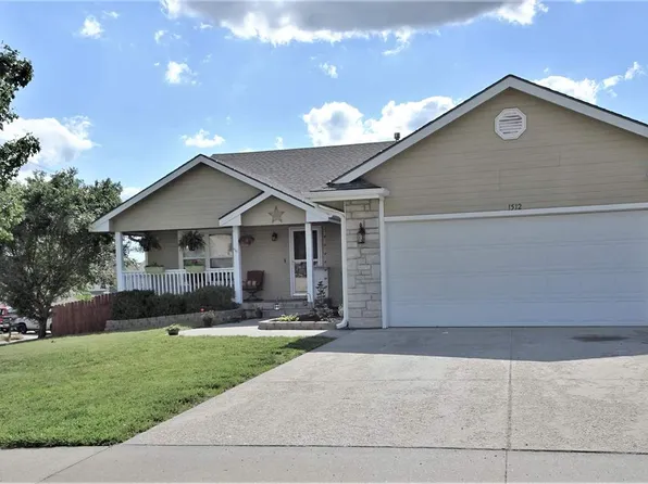 1512 Hickory Ln, Junction City, KS 66441