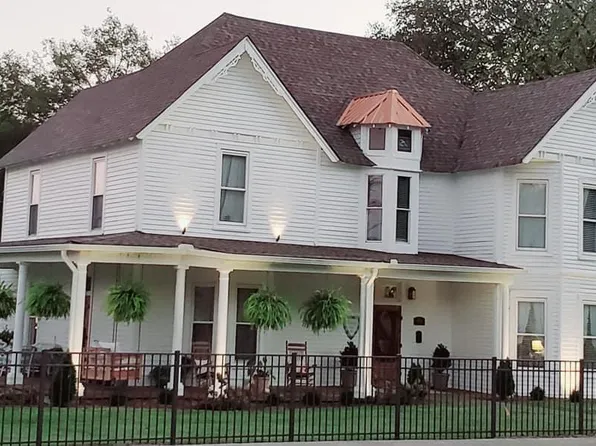 60 Main St E, Gordonsville, TN 38563