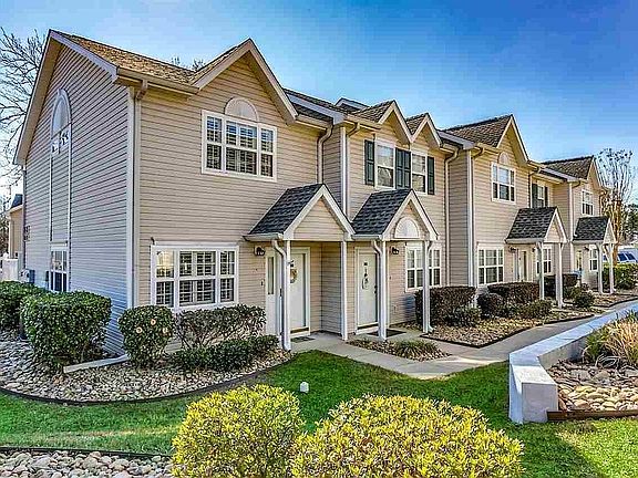 End Unit/5 Units in Bldg