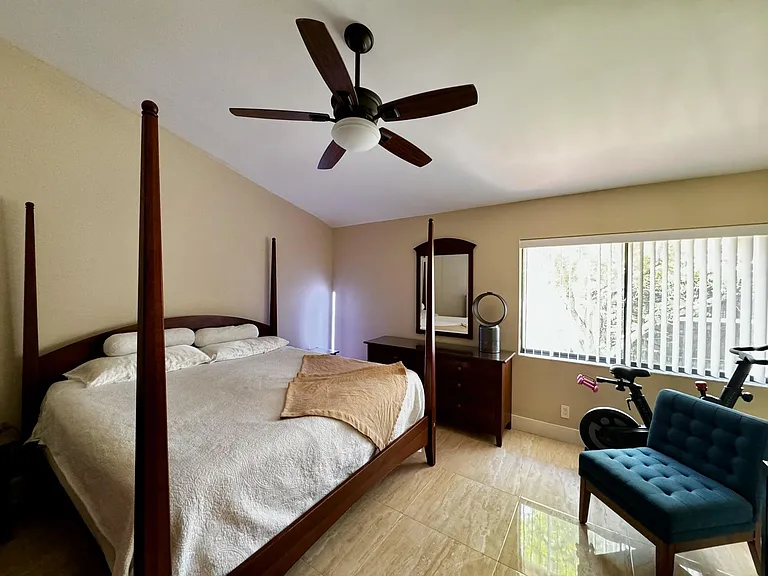 Bright light vaulted ceilings