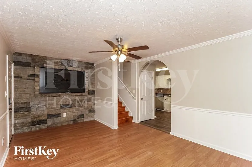 3 bed, 1.5 bath, 1104 sqft, $1,940 — Photo 4
