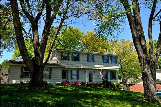 1st image of 2327 Bending Oak Dr
