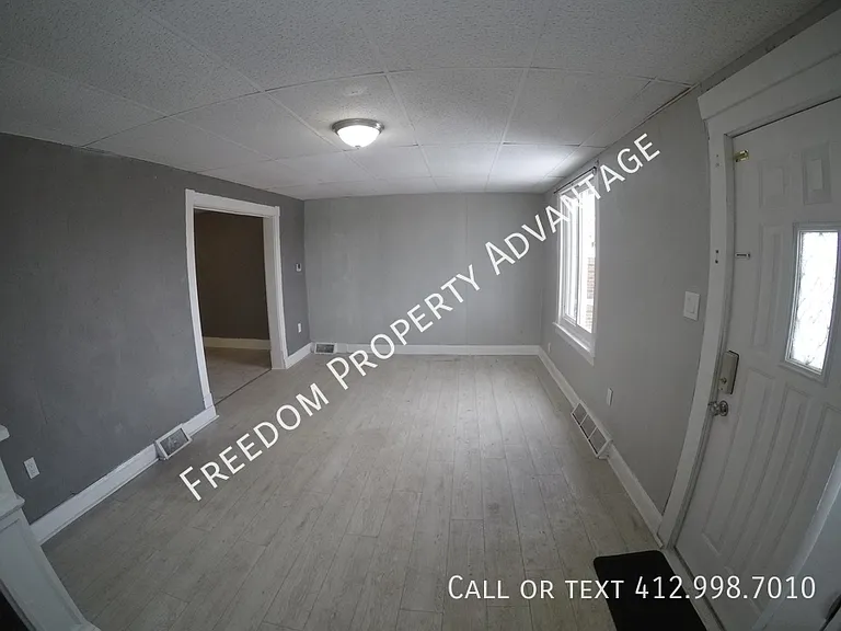 716 Saint Clair Ave — Photo 4