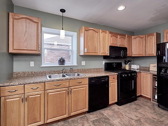 4th image of 719 Bellavilla Dr