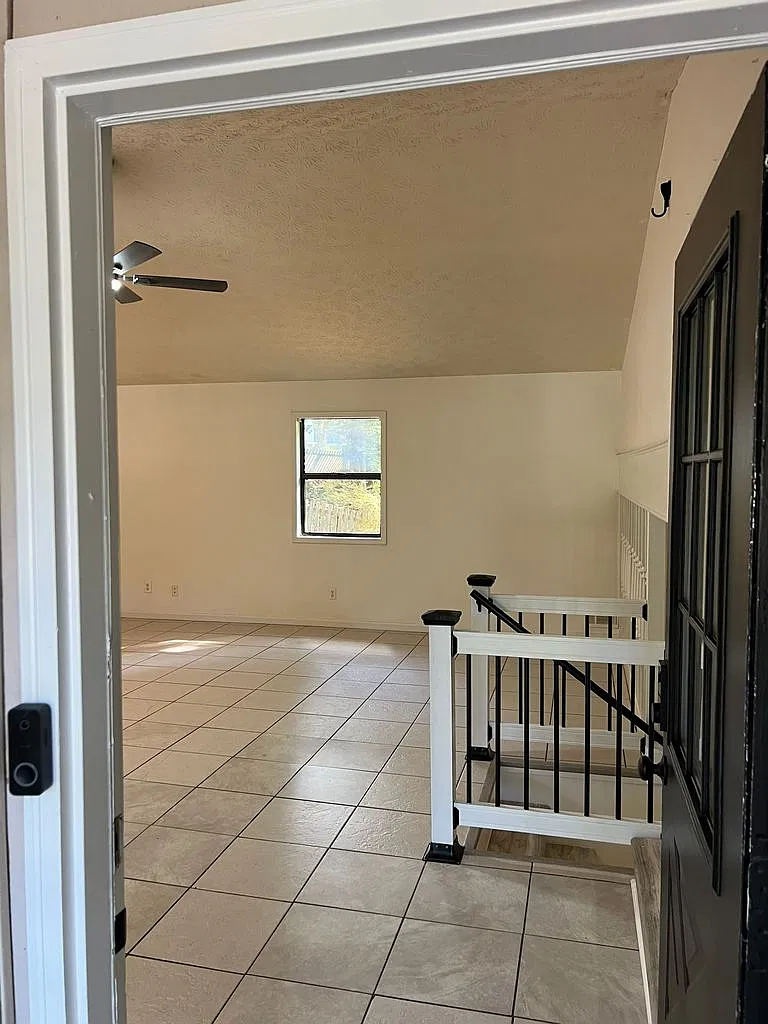 3 bed, 2.5 bath, 1624 sqft, $2,350 — Photo 4