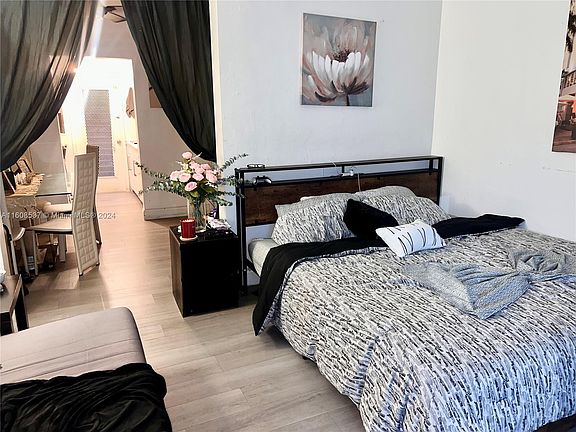 2nd image of 761 Euclid Ave #6
