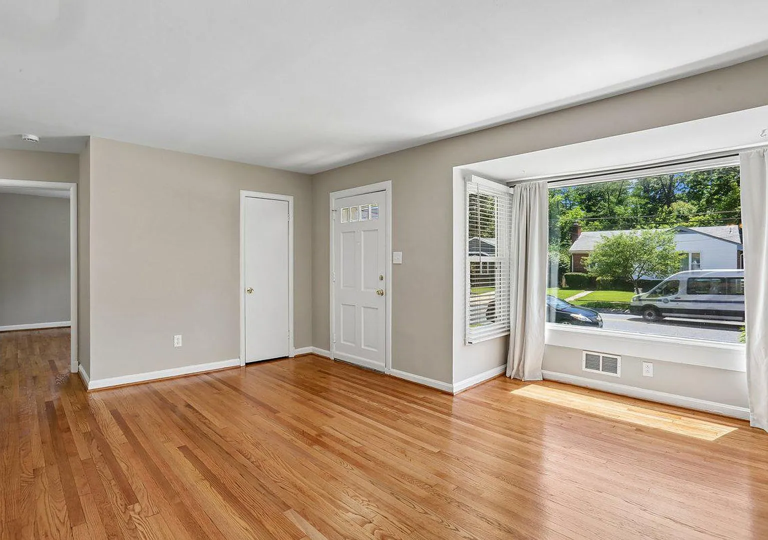 Make this charming Cape Cod your next home! — Photo 3