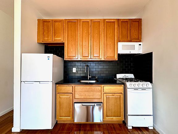 4th image of 99-09 Northern Blvd #4