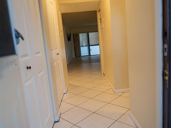5th image of 202 E Laurel Drive #1202