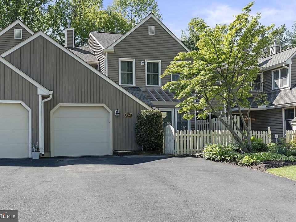 1st image of 1563 Applewood Cir