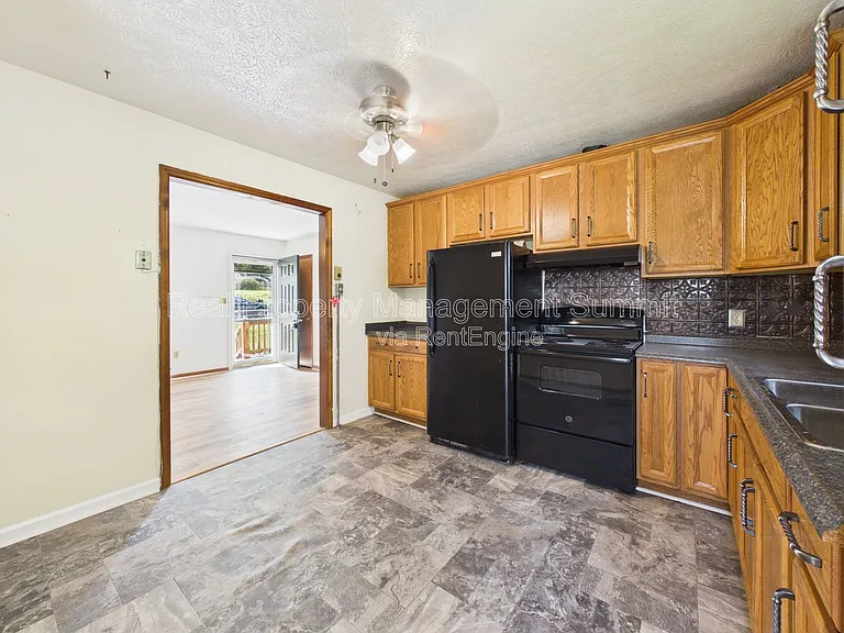 530 Highland Ave — Photo 8