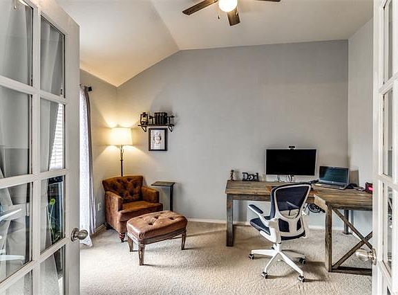 4th image of 6008 Sidney Ln