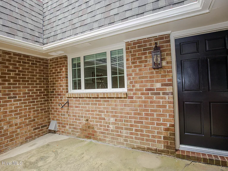 131 Racquet Ln — Photo 3