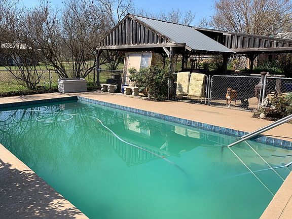 4th image of 105 Pecan Ln