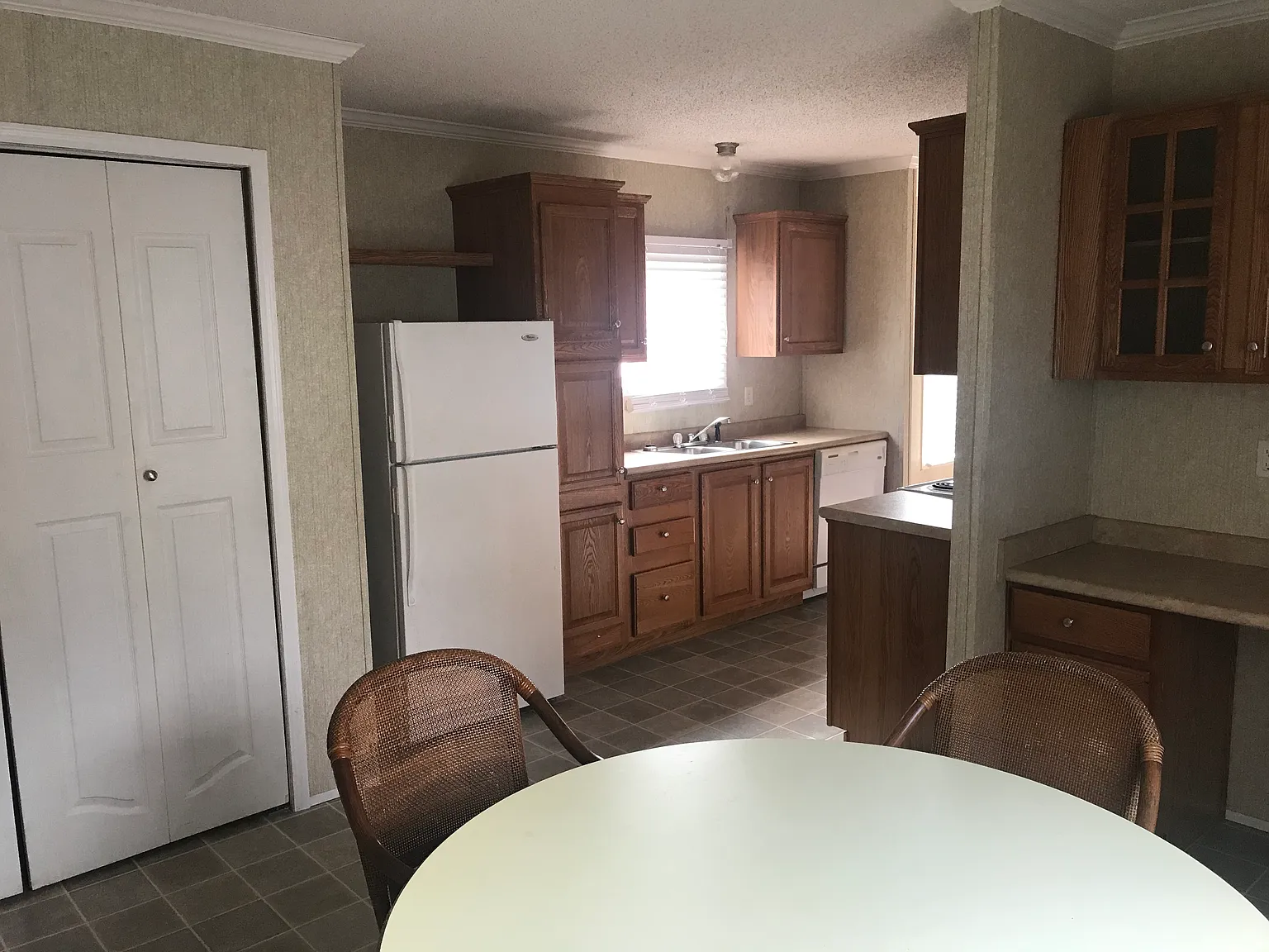 3 bed, 1280 sqft, $1,150 — Photo 3