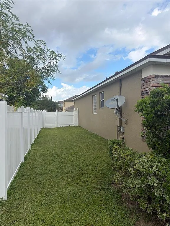 4 bed, 3.0 bath, 2227 sqft, $2,550 — Photo 4