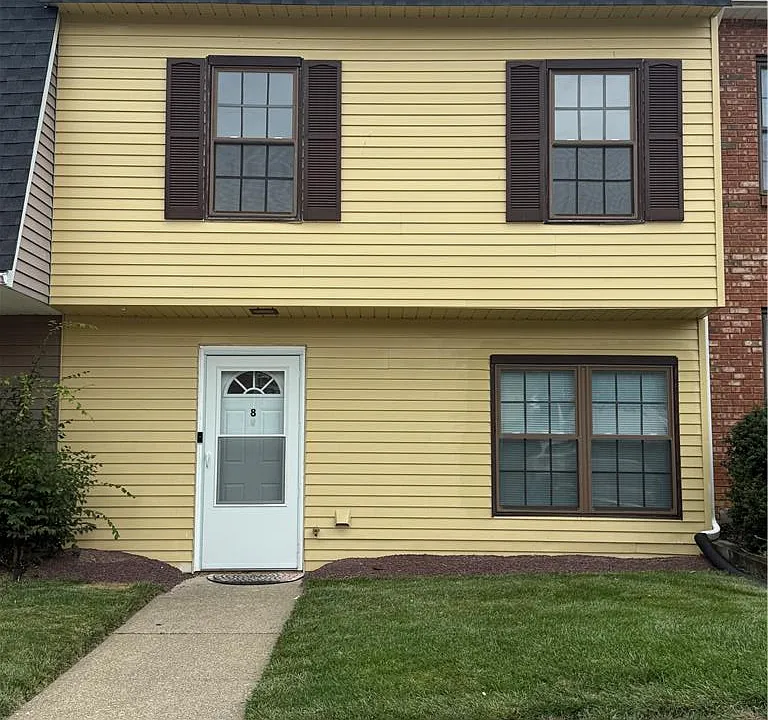 8 Lexington Ct