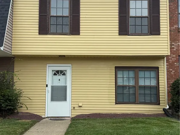 8 Lexington Ct, Easton, PA 18040
