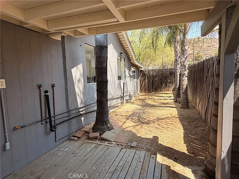 258 E Hill St — Photo 27