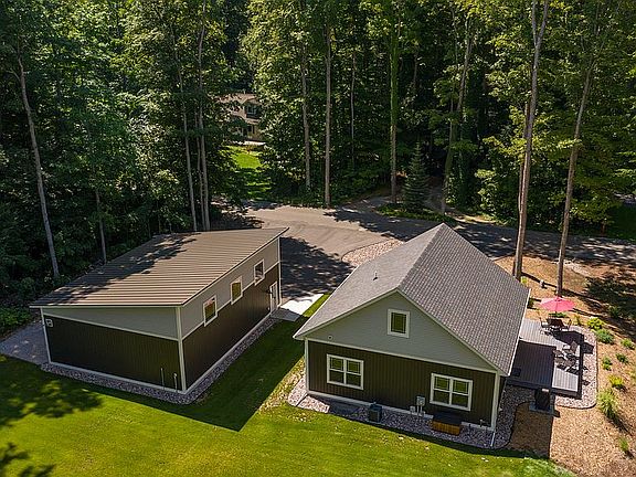 2nd image of 3829 Central Park Dr