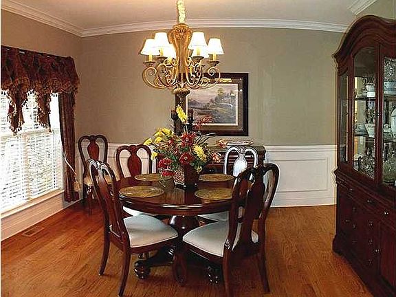 5th image of 9892 Sourwood Ln