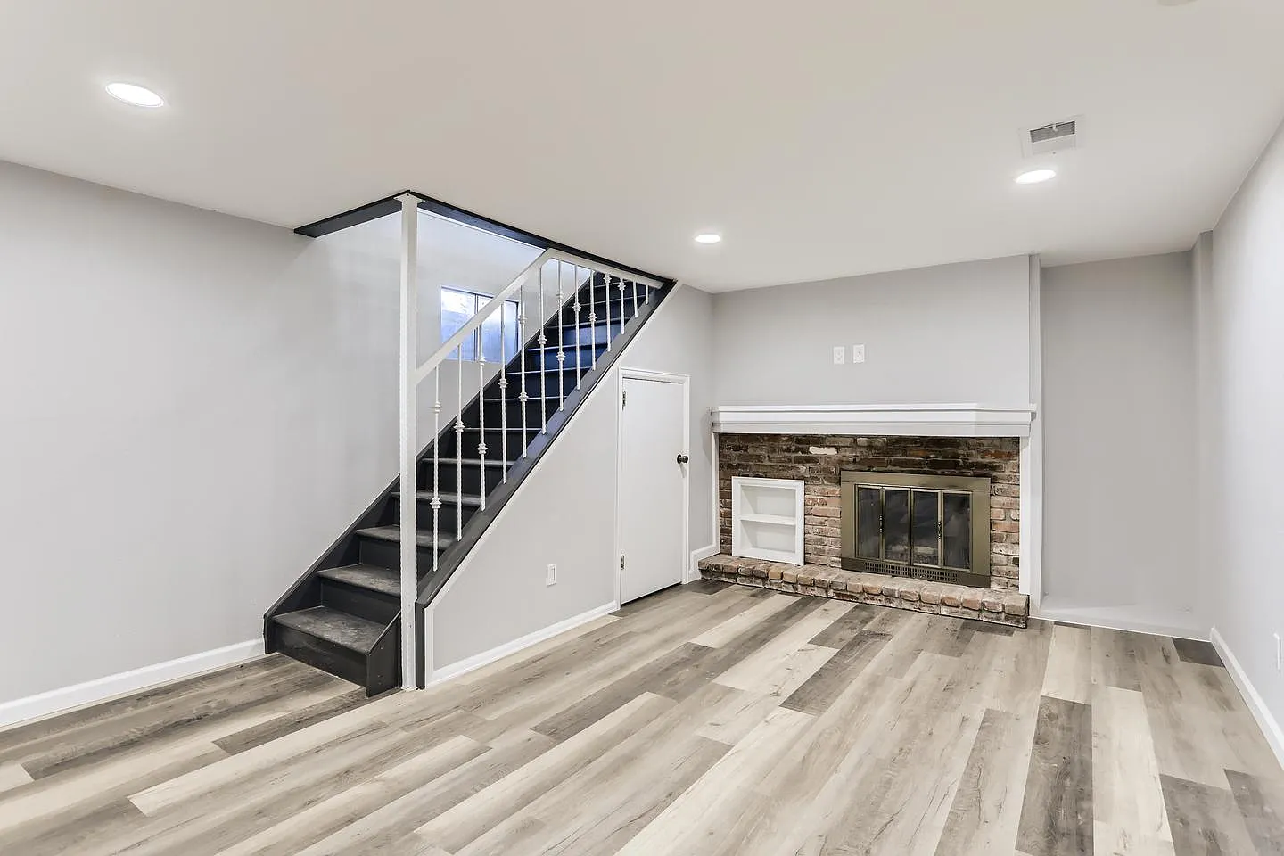 Stunning Hampden South home near Denver Tech Center — Photo 4