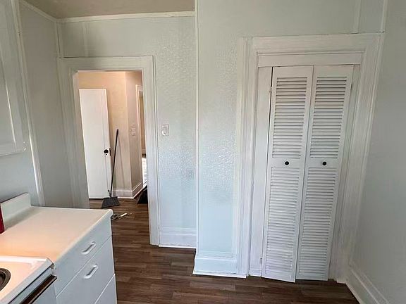 3rd image of 21 Oakwood Rd APT 2