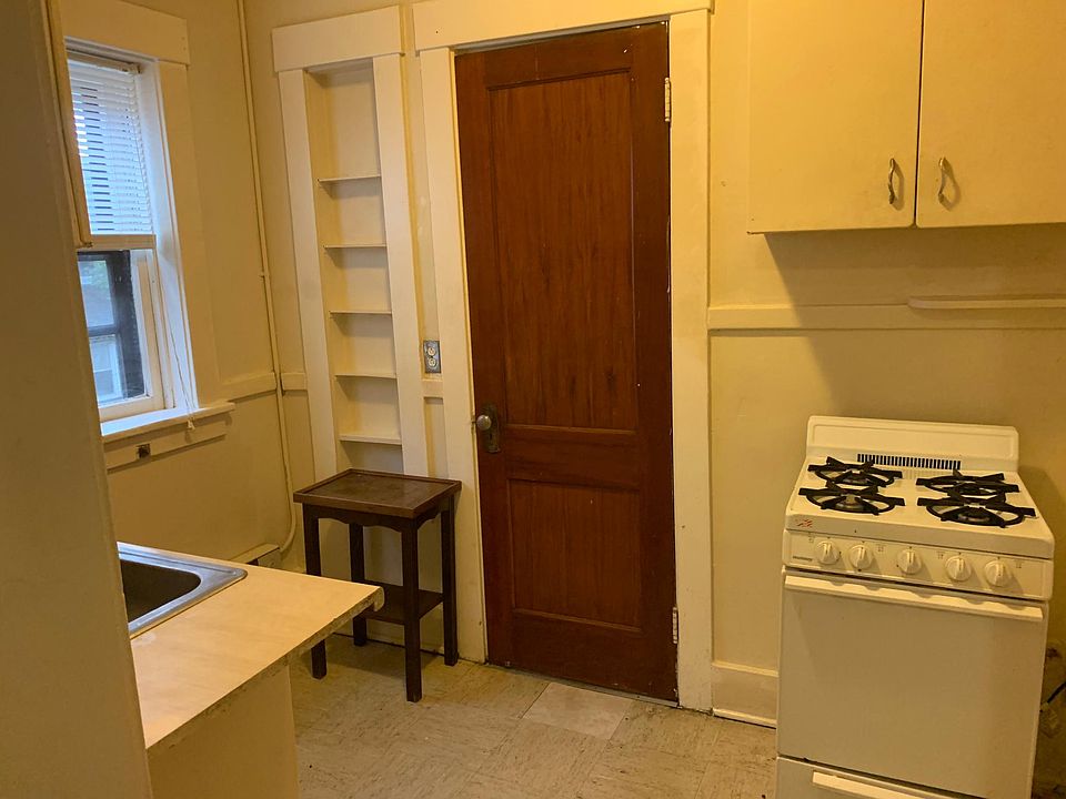 2nd image of 100 Salina St APT 9
