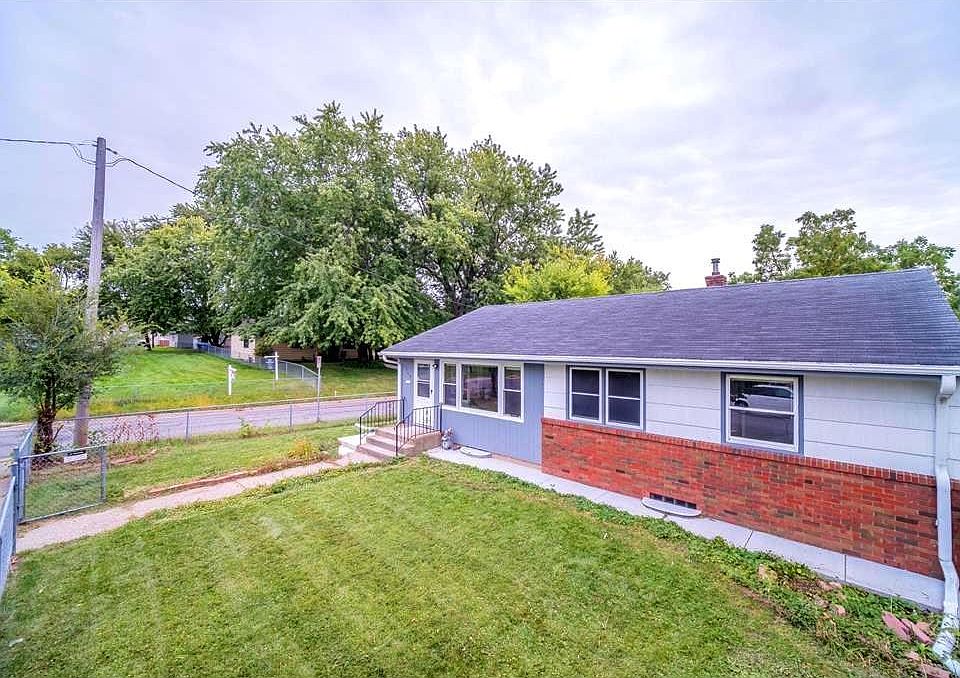 1st image of 1744 Hyacinth Ave E