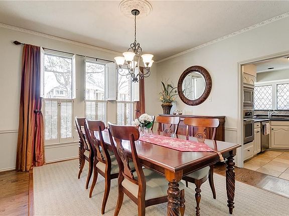 4th image of 9014 Woodhurst Dr