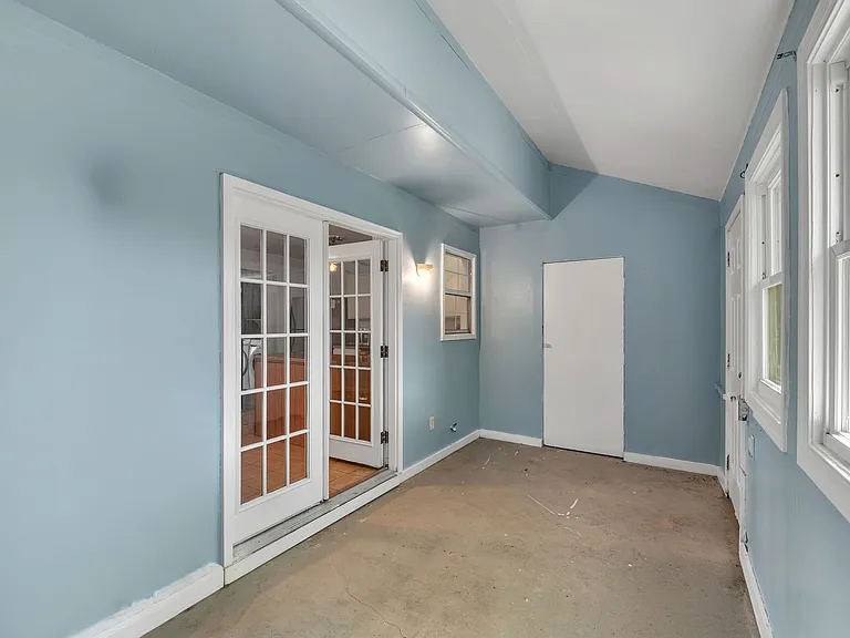 717 Wolftrap Ln — Photo 9
